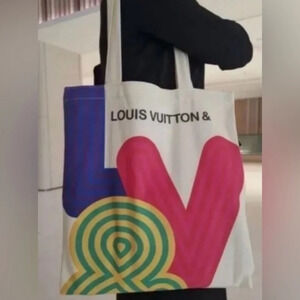 LOUIS VUITTON Authentic Novelty Exhibition bag. Stated value $599.Teache…